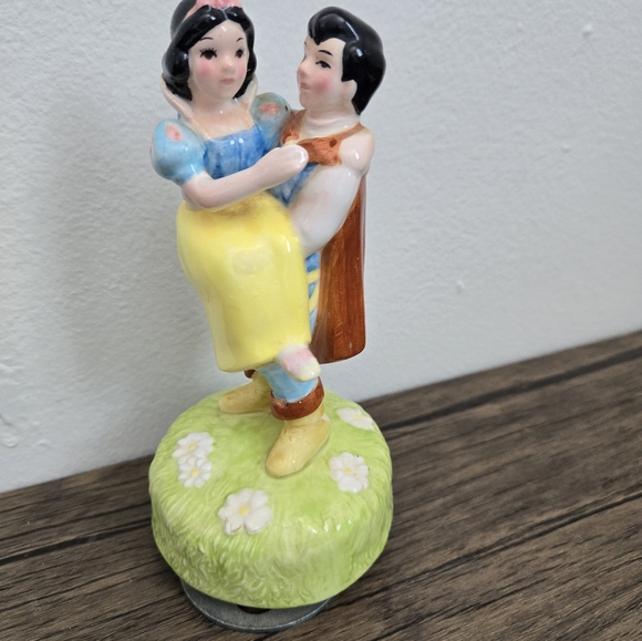 Rare VTG 70-80 Walt Disney Snow White Princes Charming Music Box Limited Edition - Picture 5 of 6